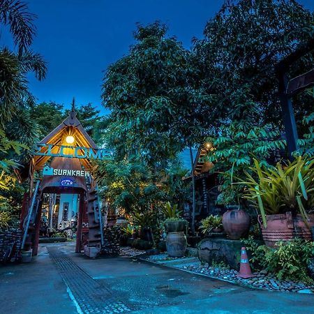 Suankaew​ Art​ Hostel​ Chonburi Exteriör bild