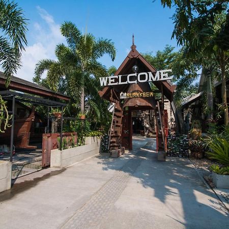 Suankaew​ Art​ Hostel​ Chonburi Exteriör bild