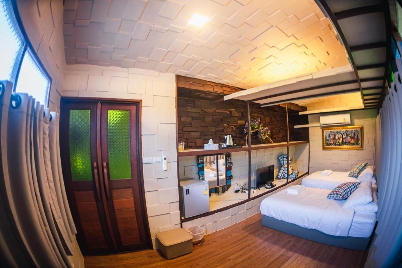 Suankaew​ Art​ Hostel​ Chonburi Exteriör bild